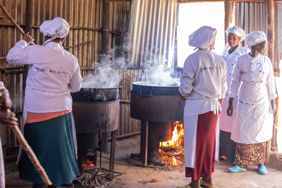 Des plats cuisinés dans la cantine de l'école primaire et secondaire de Yirba Yanase à Hawassa, en Éthiopie. Crédit : GPE/Translieu